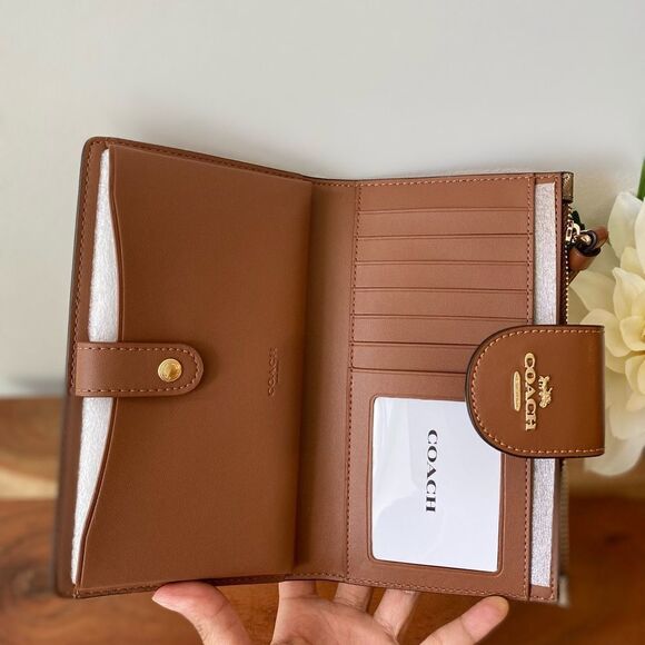 NWT COACH TECH WALLET IN SIGNATURE CANVAS WITH LIPS PRINT - Picture 3 of 6